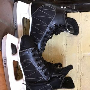 Youth hockey skates